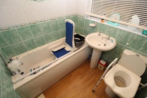 10 Brackendale Grove, Bradford, BD10 0TS