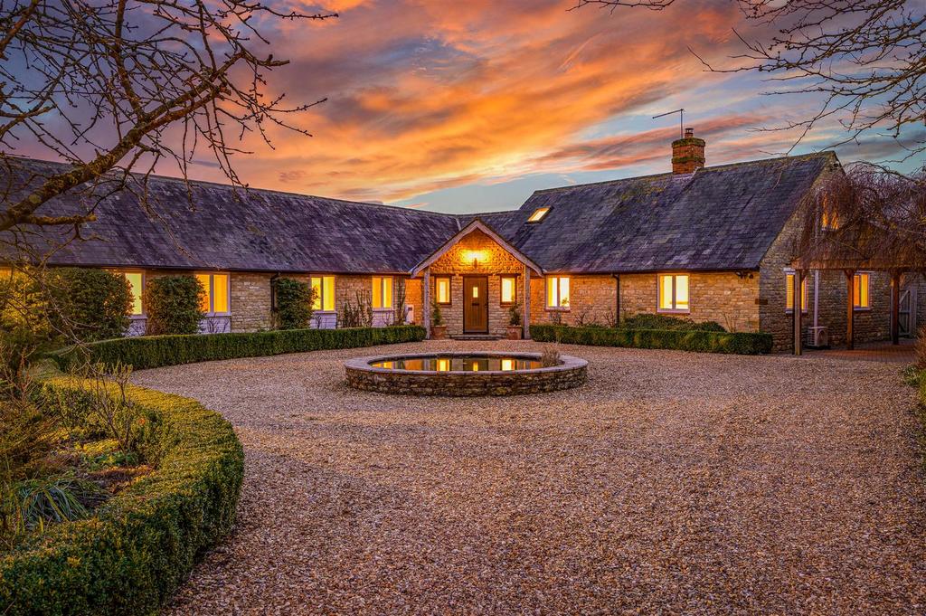 Rookery Lane, Stoke Bruerne, Towcester, Northamptonshire 5 bed