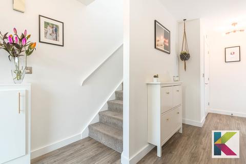 6 Midgreave Close, Delph, Oldham, OL3 5GG