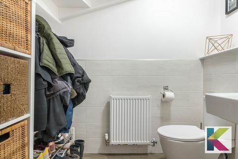 6 Midgreave Close, Delph, Oldham, OL3 5GG