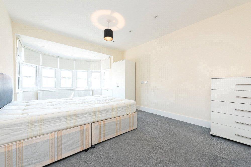 Dewsbury Road, Dollis Hill, London, NW10 3 bed apartment £1,746 pcm