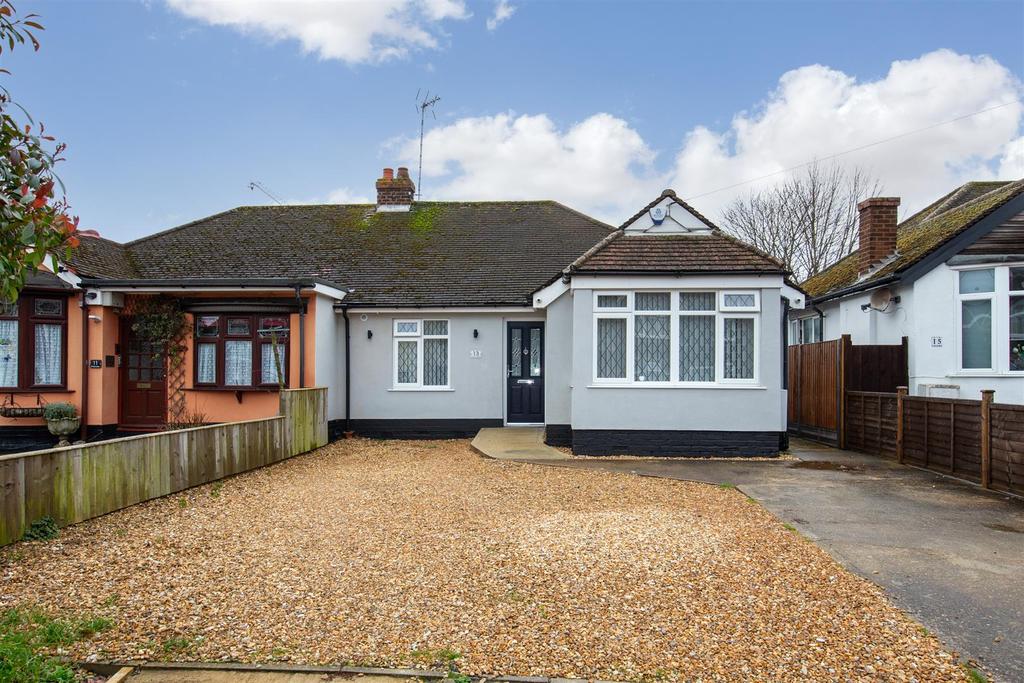 Drury Lane, Houghton Regis, Bedfordshire 2 bed semidetached bungalow