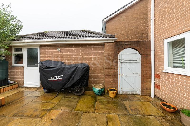 Detached Garage