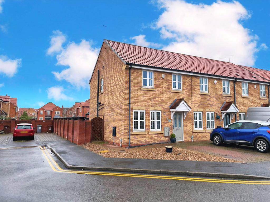 Pools Brook Park, Kingswood, Hull, HU7 3 bed end of terrace house £