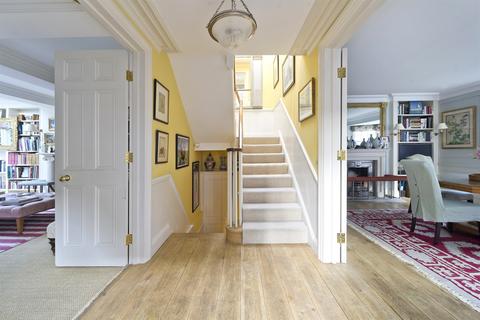 41 Abbotsbury Close, London, W14 8EQ