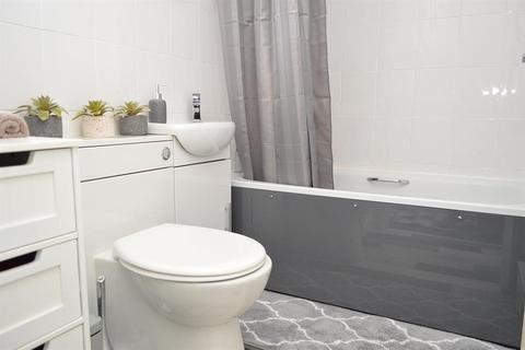5 Levington Drive, Oldham, OL8 2TN