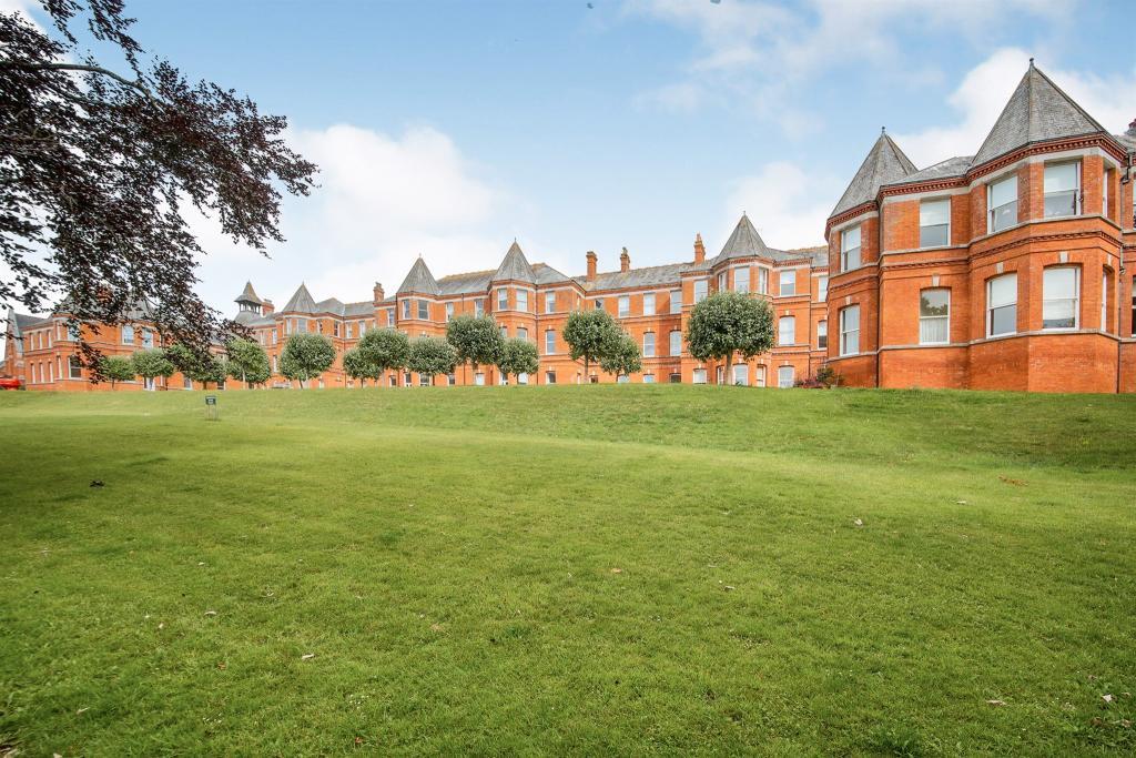 Greenwood House, Charlton down, Dorchester DT2 4 bed apartment £1,250