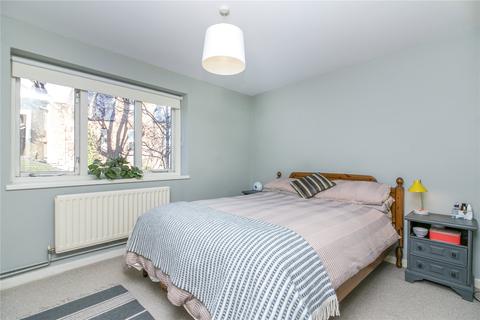 10 Mothers Square, London, E5 8TT