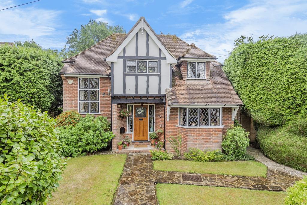 Heatherdene, West Horsley, KT24 3 bed detached house £850,000