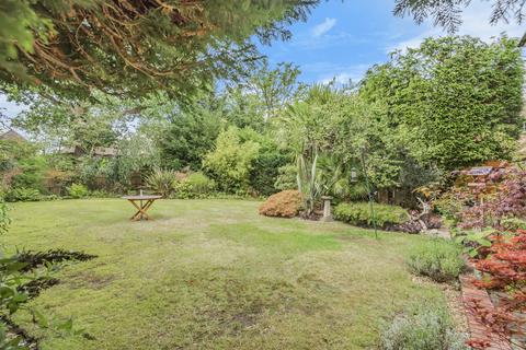 18 Heatherdene, West Horsley, Leatherhead, KT24 6LH