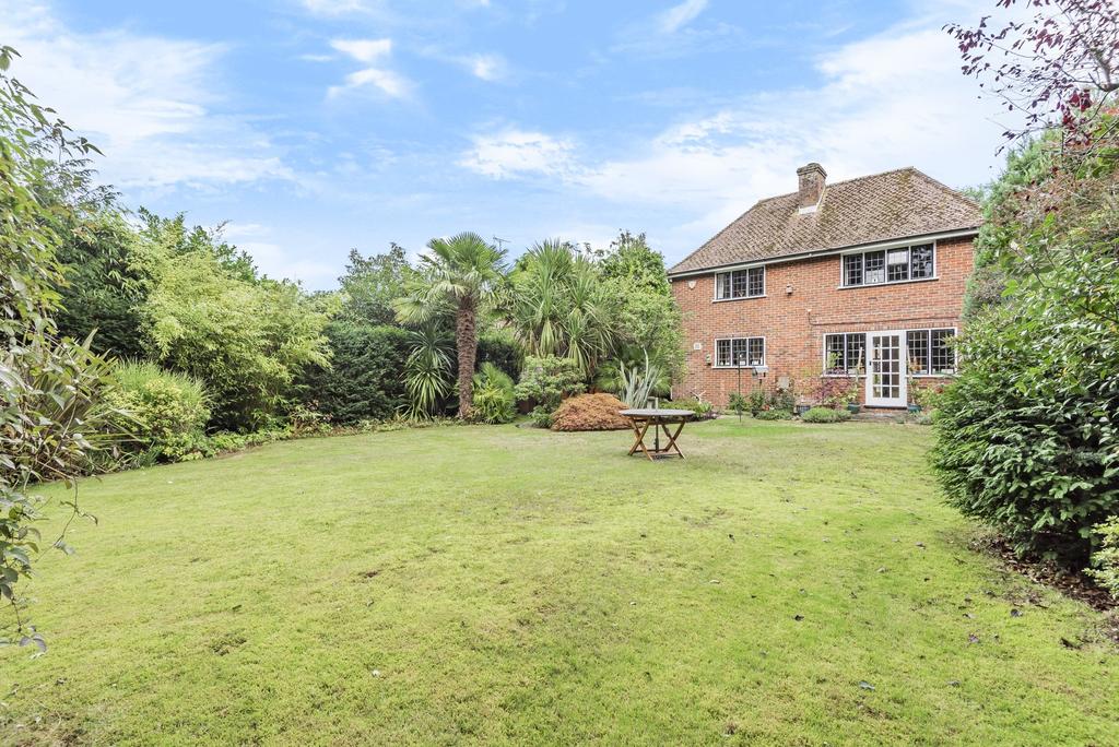 Heatherdene, West Horsley, KT24 3 bed detached house £850,000
