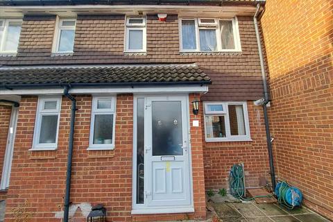 3 bedroom terraced house to rent, Briary Grove, Edgware, HA8