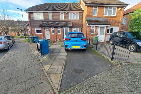 3 bedroom terraced house to rent, Briary Grove, Edgware, HA8