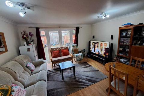 3 bedroom terraced house to rent, Briary Grove, Edgware, HA8