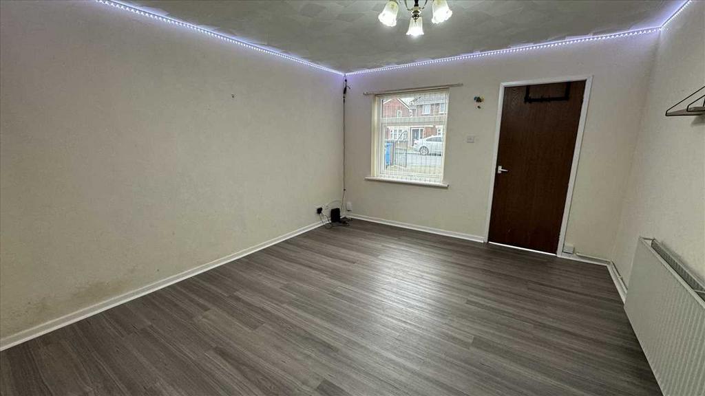 Saxon Way, Kirkby 2 bed semidetached house £720 pcm (£166 pw)