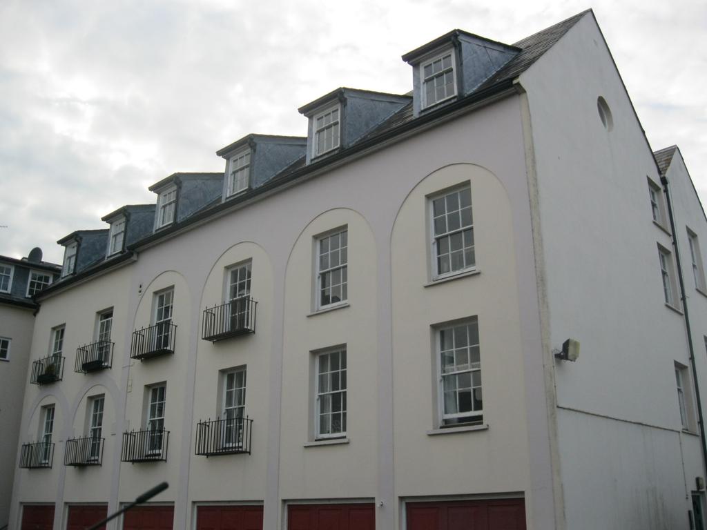 Monk Street, Monmouth, NP25 2 bed apartment £550 pcm (£127 pw)