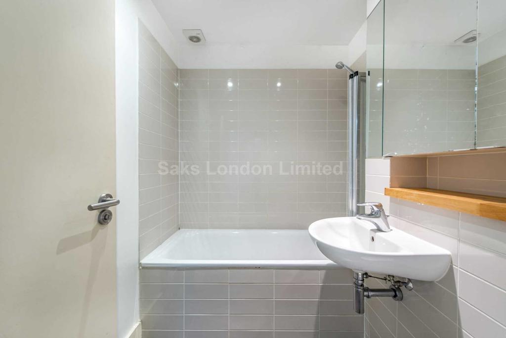 Fife Road, London, KT1 2 bed flat £1,599 pcm (£369 pw)