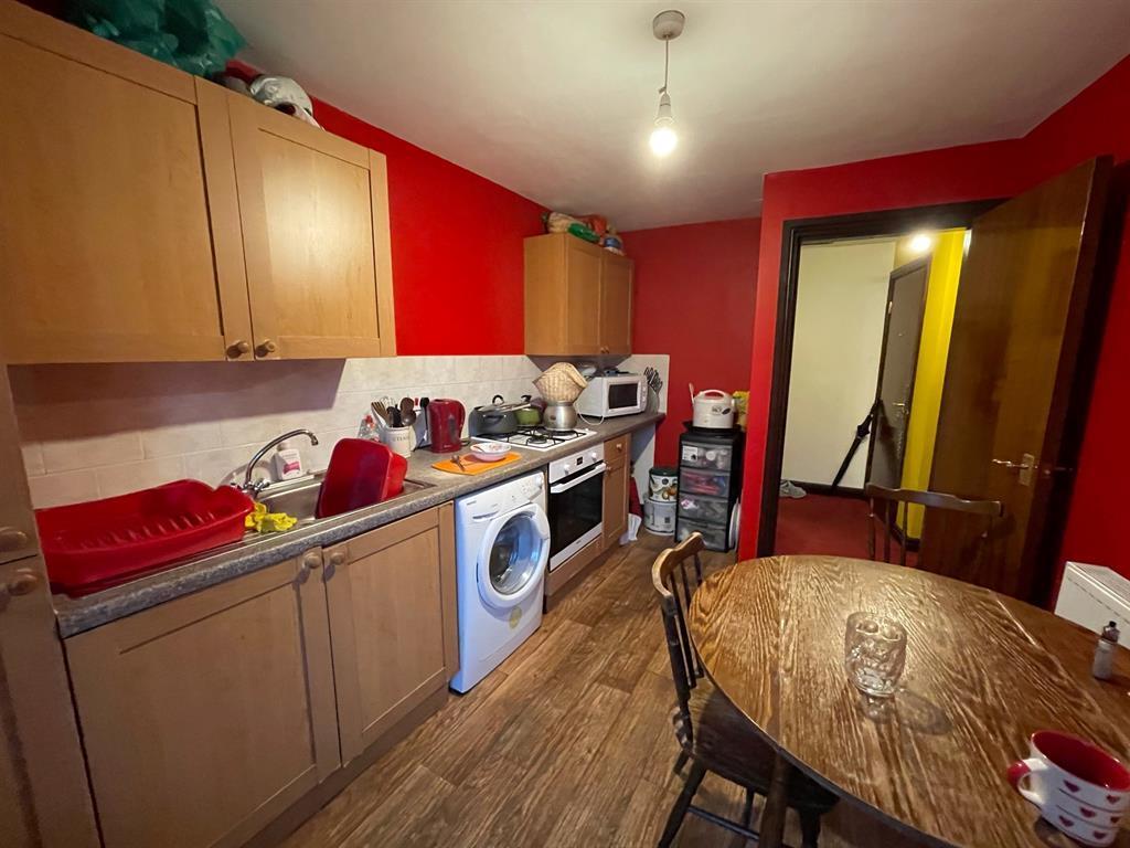 Flat 1 Dining Kitchen