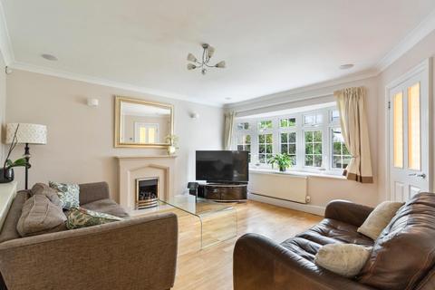 4 Deepdale Avenue, Bromley, BR2 0TJ