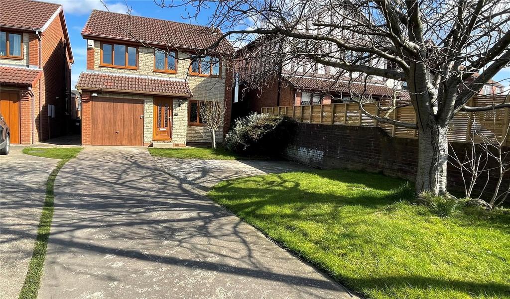 Higham Common Road, Higham, Barnsley, S75 3 bed detached house £240,000