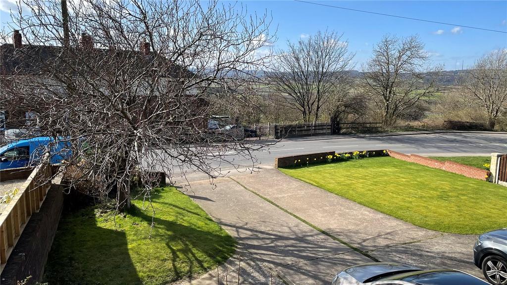 Higham Common Road, Higham, Barnsley, S75 3 bed detached house £240,000