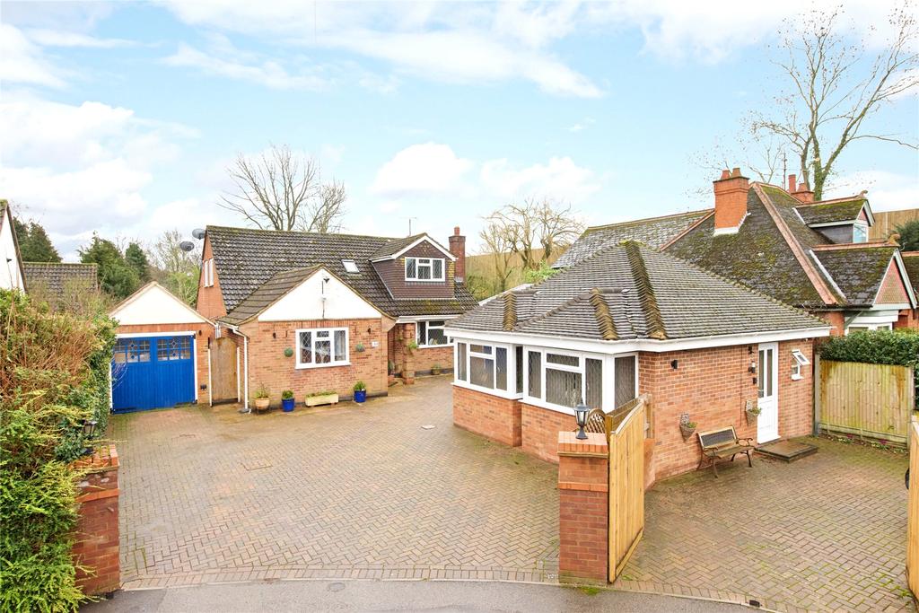 Wolverton Road, Newport Pagnell, Buckinghamshire, MK16 5 bed detached house £795,000