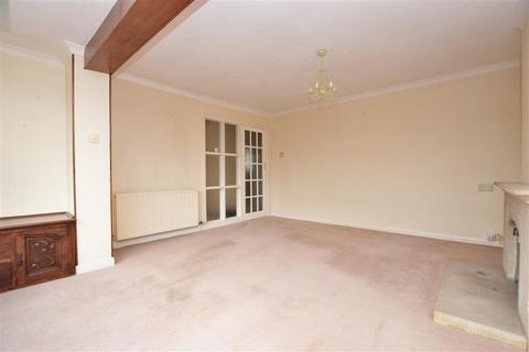 23 Dewlands, Godstone, RH9 8BS
