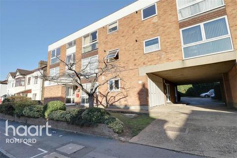 2 bedroom flat to rent, Princes Road - Romford - RM1