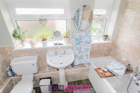 28 Dundee Road, London, SE25 4QJ