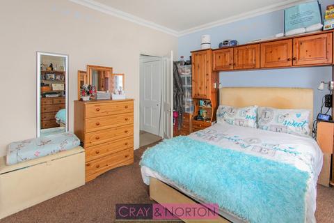 28 Dundee Road, London, SE25 4QJ