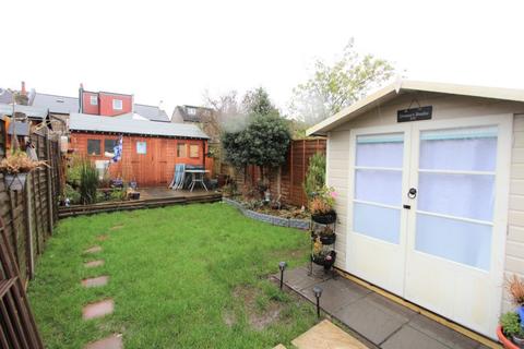 28 Dundee Road, London, SE25 4QJ