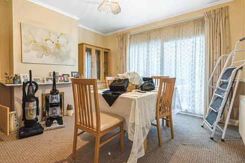 7 Oakdene Drive, Surbiton, KT5 9NQ