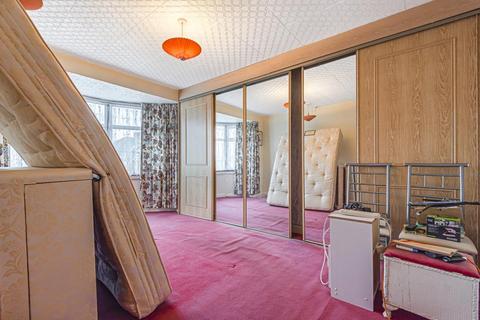 7 Oakdene Drive, Surbiton, KT5 9NQ