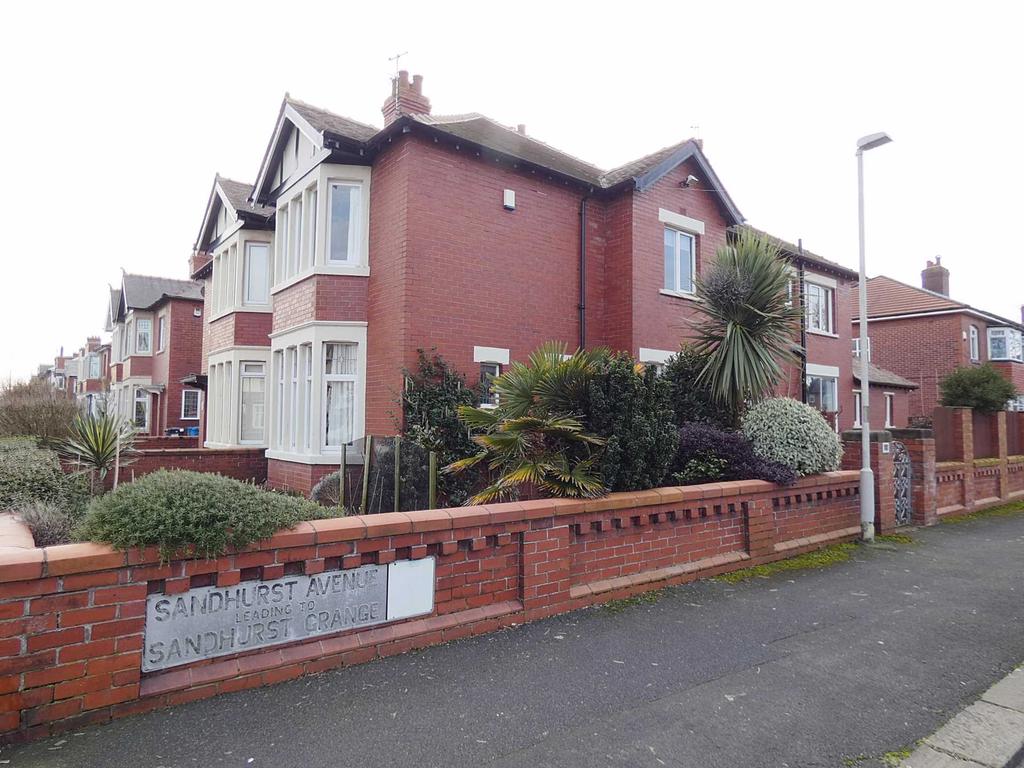 Sandhurst Avenue, St Annes 4 bed semidetached house £249,950