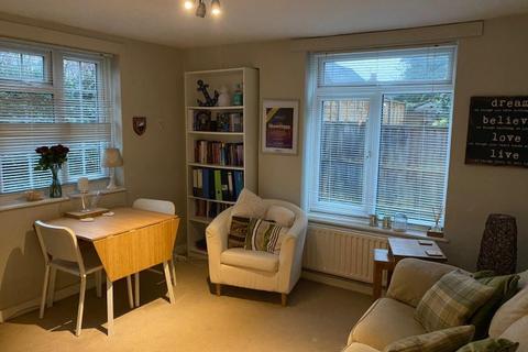 2 bedroom flat to rent, Bear Lane