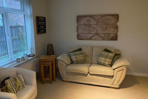 2 bedroom flat to rent, Bear Lane