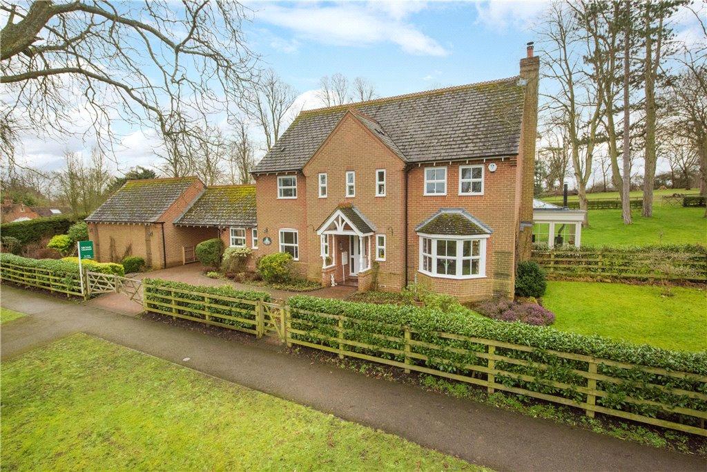 Chestnut Avenue, Bromham, Bedfordshire, MK43 4 bed detached house £