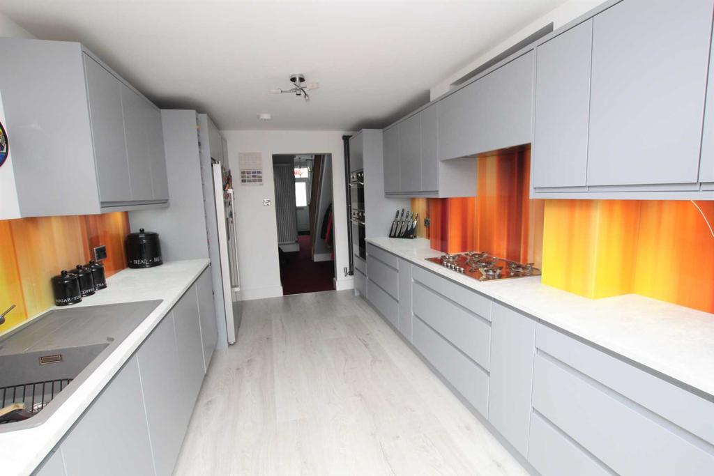 Beach Road, Eastbourne, BN22 7HA 3 bed terraced house £325,000