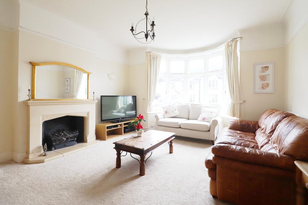 Harwood Avenue, Bromley 4 bed semidetached house £825,000