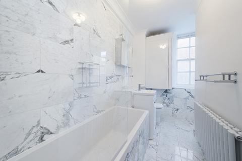 Studio to rent, Chelsea Manor Street, Chelsea