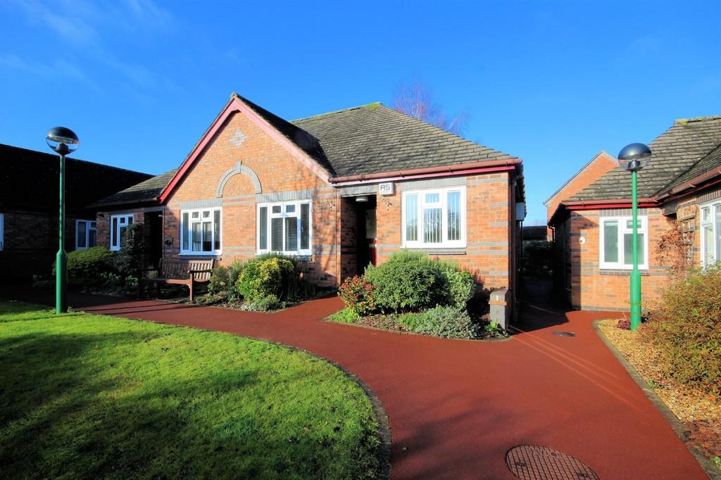 Badger Court, Loughborough 2 bed semidetached bungalow £225,000