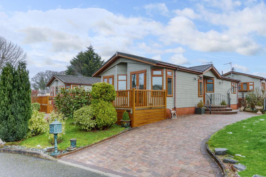Hanbury Wharf Lodge, Droitwich, WR9 7FB 2 bed mobile home £230,000