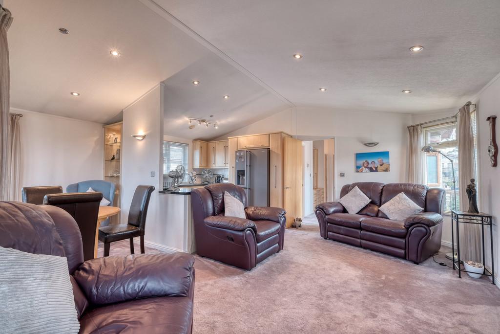Hanbury Wharf Lodge, Droitwich, WR9 7FB 2 bed mobile home £230,000