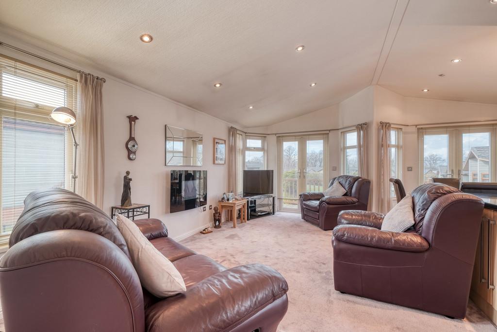 Hanbury Wharf Lodge, Droitwich, WR9 7FB 2 bed mobile home £230,000