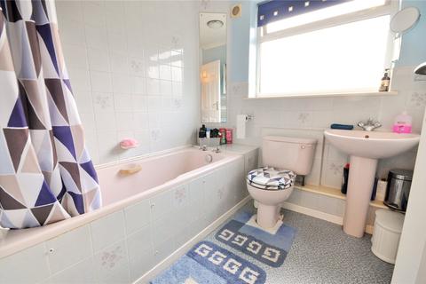 20 Amberley Close, Horsham, RH12 4LL