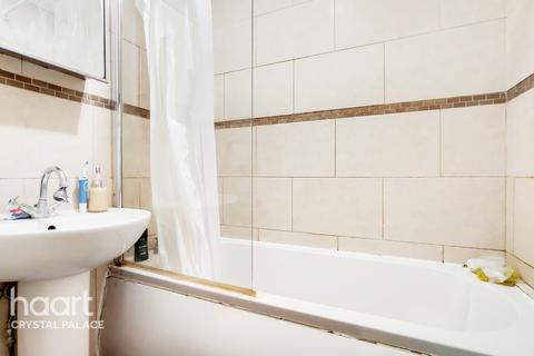 Flat 5, 4 Hermitage Road, London, SE19 3QR