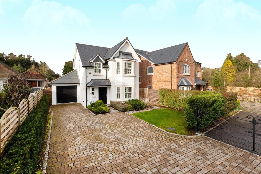 Burchetts Green Road, Burchetts Green, Maidenhead, Berkshire, SL6 4 bed