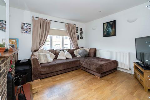 15 Curtis Gardens, Dorking, RH4 1EG