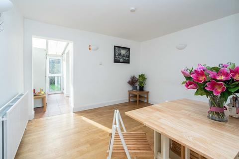 15 Curtis Gardens, Dorking, RH4 1EG