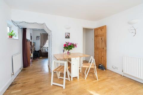 15 Curtis Gardens, Dorking, RH4 1EG